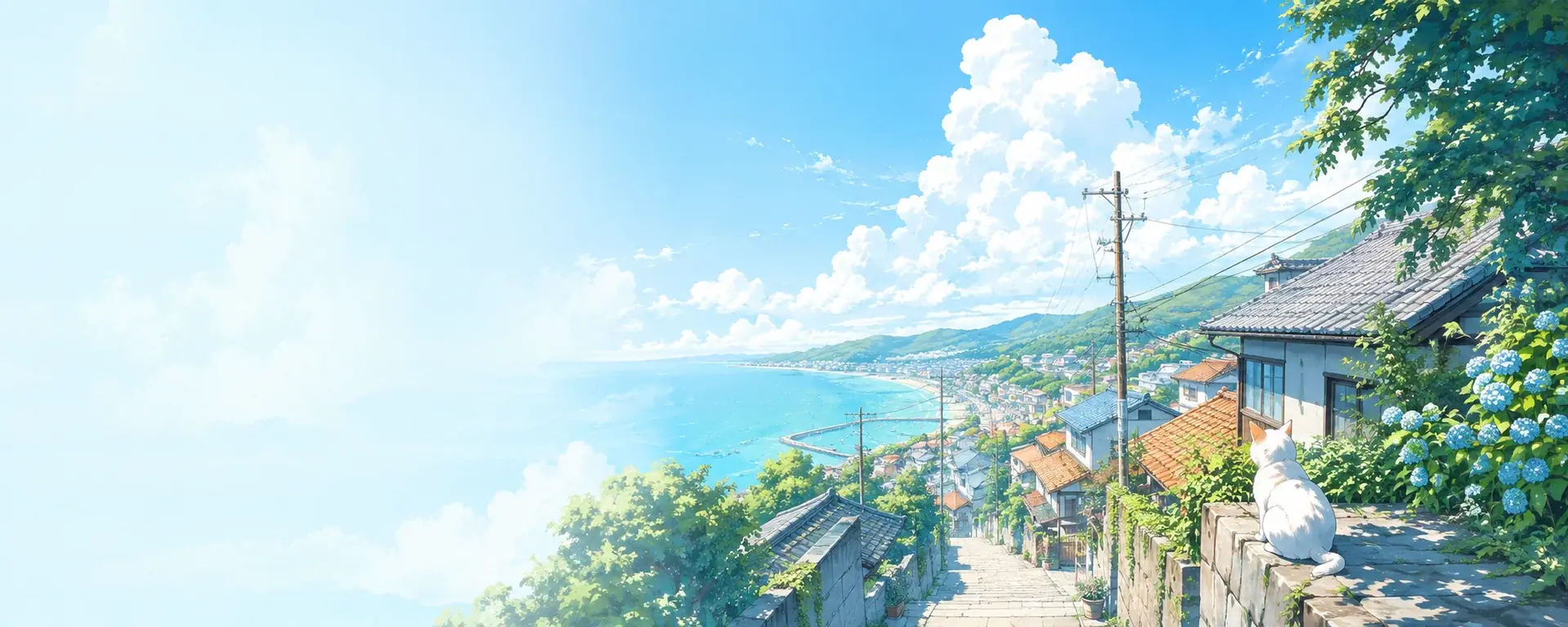 夏日的海边小镇,白猫坐在石墙上望向蓝色海湾。